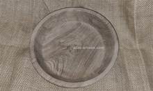 Charger l&#39;image dans la galerie, assiete du bois du noix, plat du bois