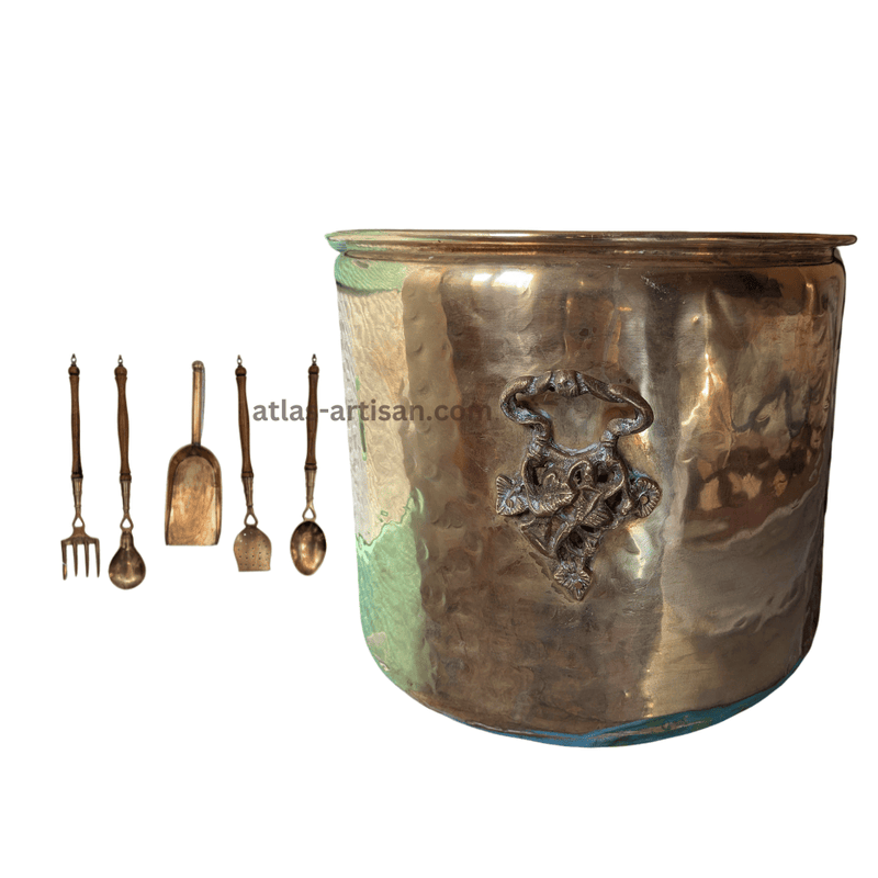 copper_bucket_antique_and_tools