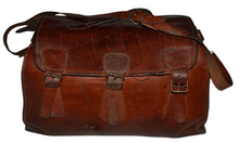 Load image into Gallery viewer, Grand sac main ancien du cuir