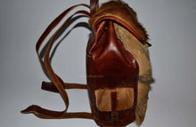Load image into Gallery viewer, Coté sac en cuir poilu